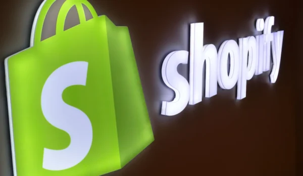 Can I use Shopify to sell products internationally?