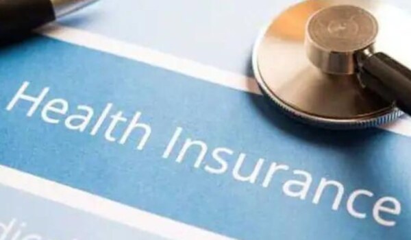 How does private health insurance work in the UK?