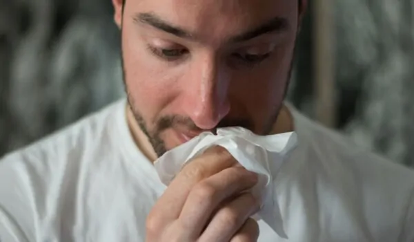 What are some natural remedies for relieving seasonal allergies?