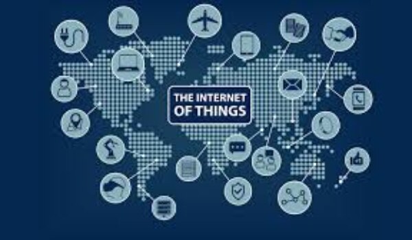 How does the Internet of Things (IoT) work, and what are its implications for everyday life in the USA and UK?