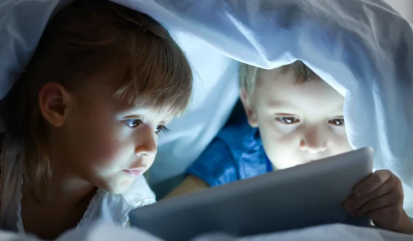 Which is the best method to lessen the screentime of children effectively?